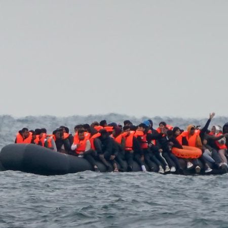 Manş Denizi’nden İngiltere’ye geçenlerin sayısında rekor