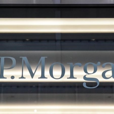 JPMorgan, Gelişmiş Yapay Zekalı iPhone’ların Yükseltme Talebi Nedeniyle Apple Hisse Fiyatı Tahminini Artırdı