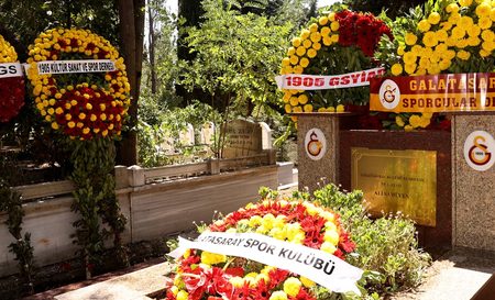 Ali Sami Yen kabri başında anıldı