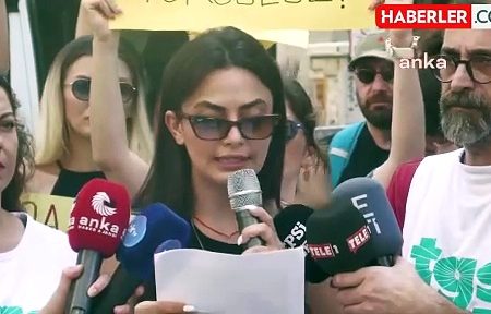 İzmir’deki Gazeteciler Açlık Sınırının Altında Kalan Maaşları Protesto Etti prizmabet